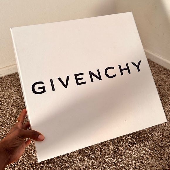 Empty Givenchy box - Picture 3 of 7